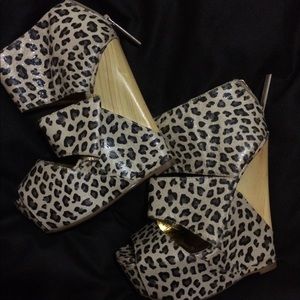 Leopard Print Cutout Wedge Heels Size 6